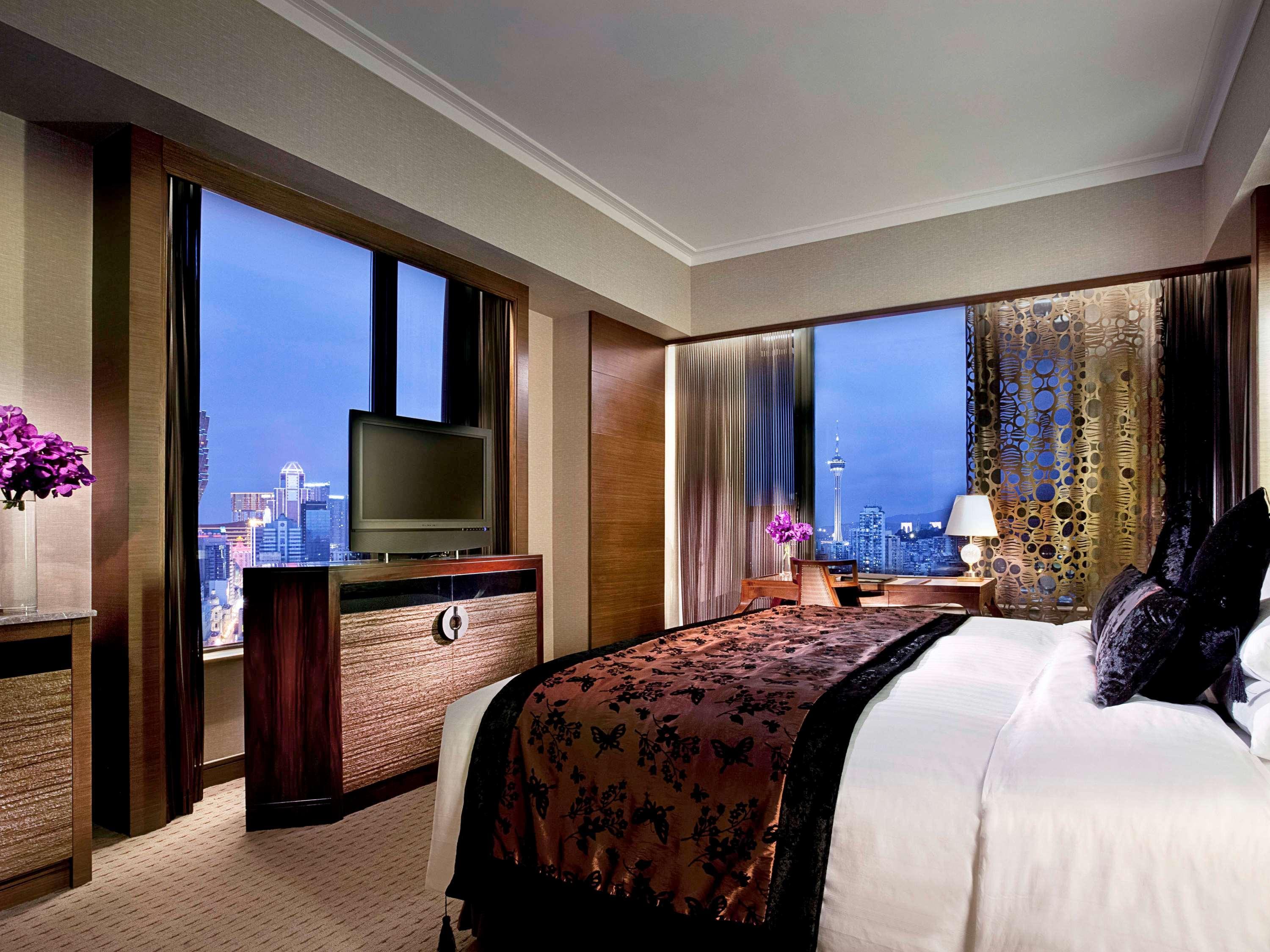 Готель Sofitel Macau At Ponte 16 Екстер'єр фото A suite at the Mandarin Oriental, Hong Kong